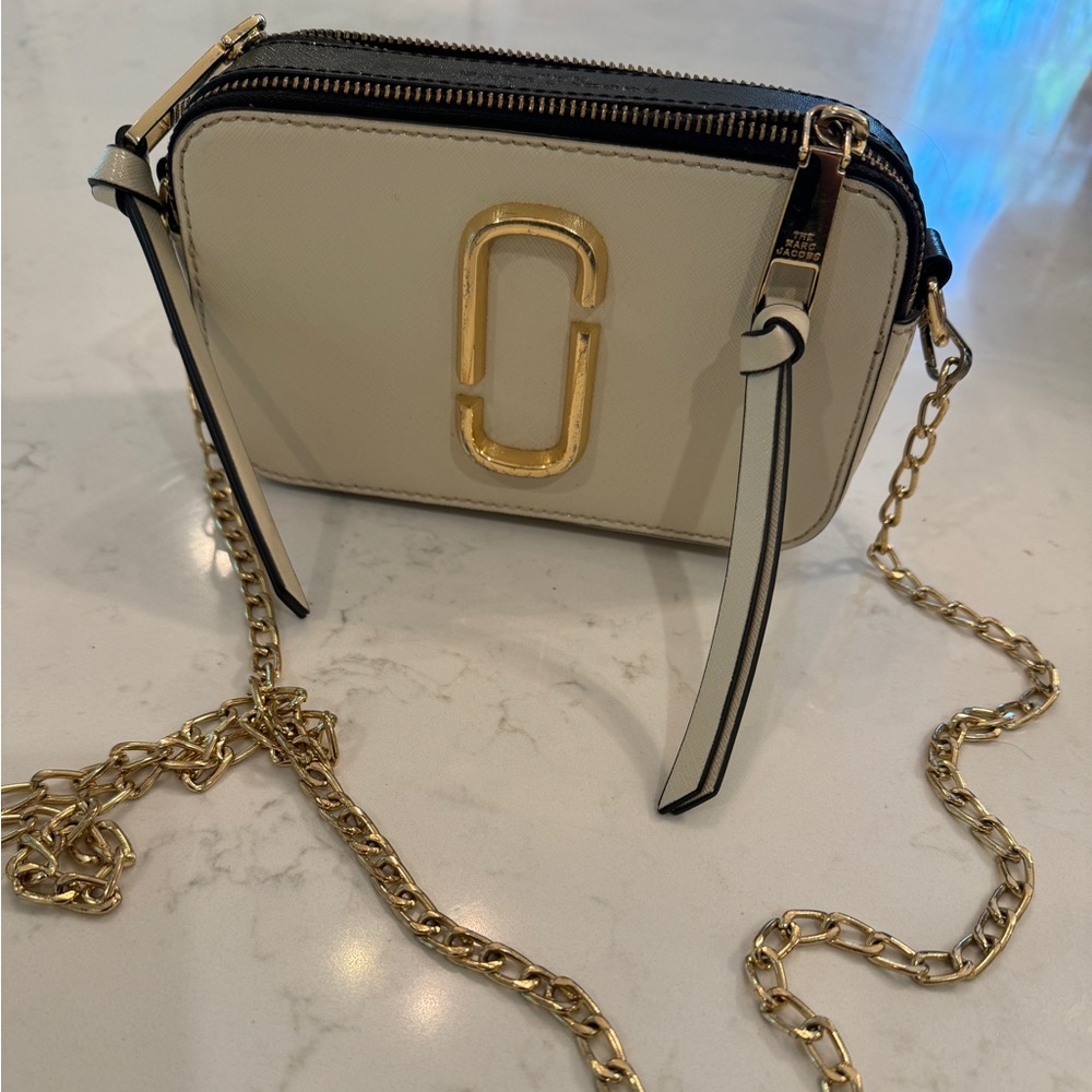 Marc Jacobs- The Snapshot Bag Purse with gold chain strap